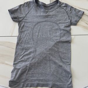lululemon athletica Gray Short Sleeve Tee
